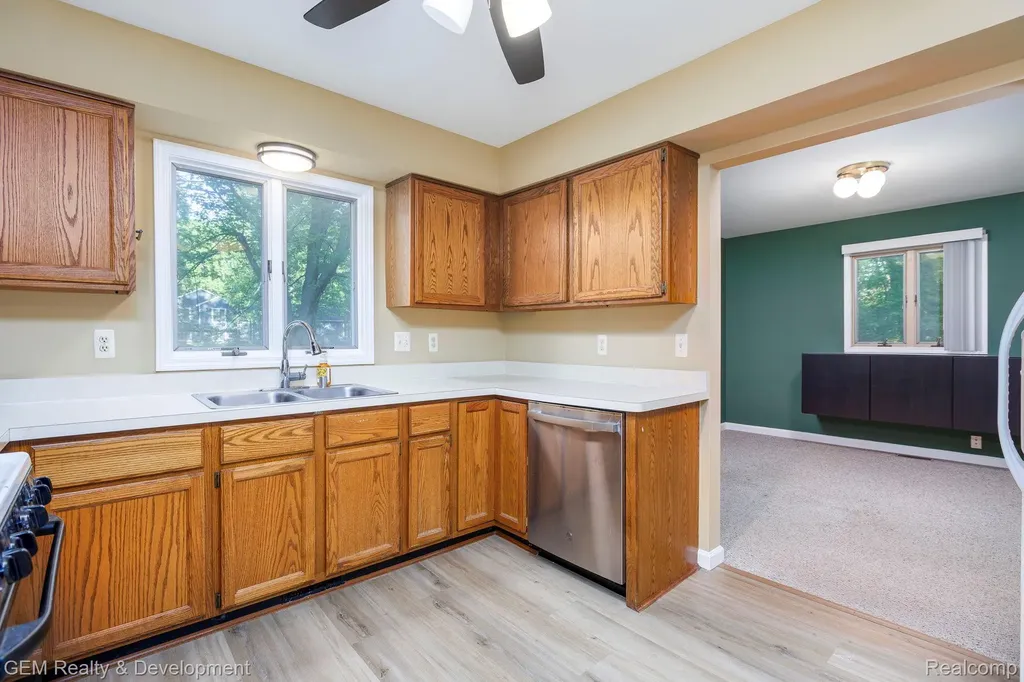 1111 Sarah Road Putnam Township MI 48169