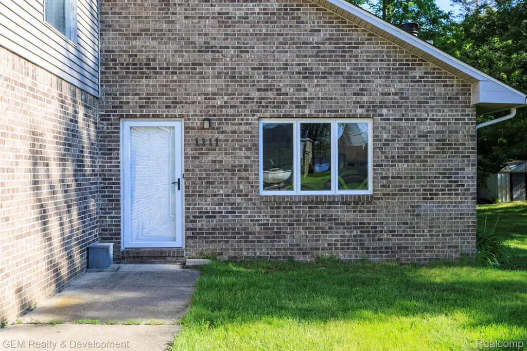 1111 Sarah Road Putnam Township MI 48169
