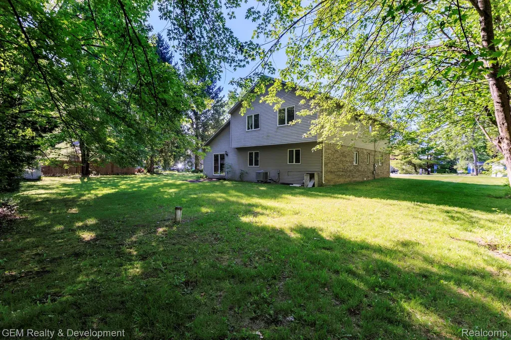 1111 Sarah Road Putnam Township MI 48169