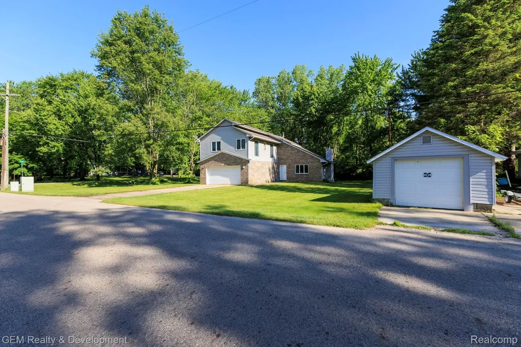 1111 Sarah Road Putnam Township MI 48169