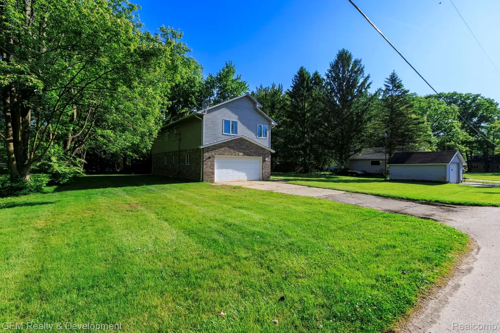 1111 Sarah Road Putnam Township MI 48169