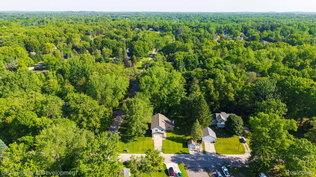 1111 Sarah Road Putnam Township MI 48169