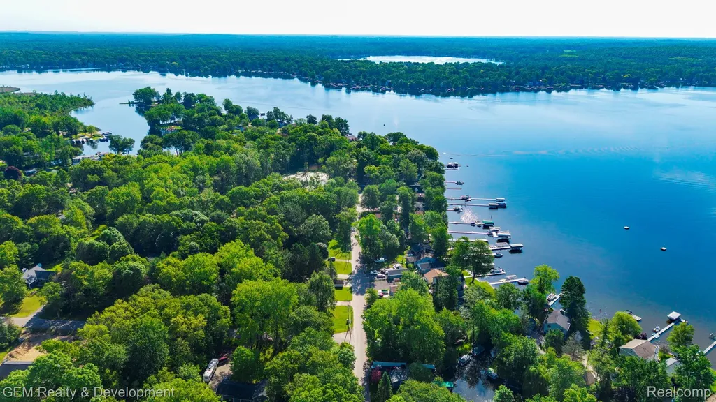 1111 Sarah Road Putnam Township MI 48169