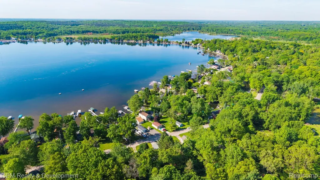 1111 Sarah Road Putnam Township MI 48169