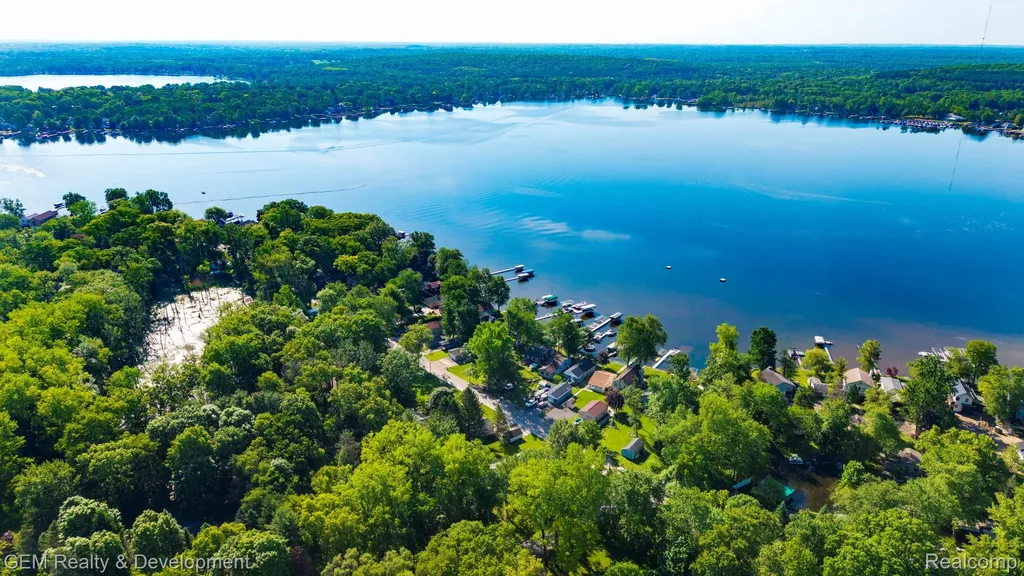 1111 Sarah Road Putnam Township MI 48169