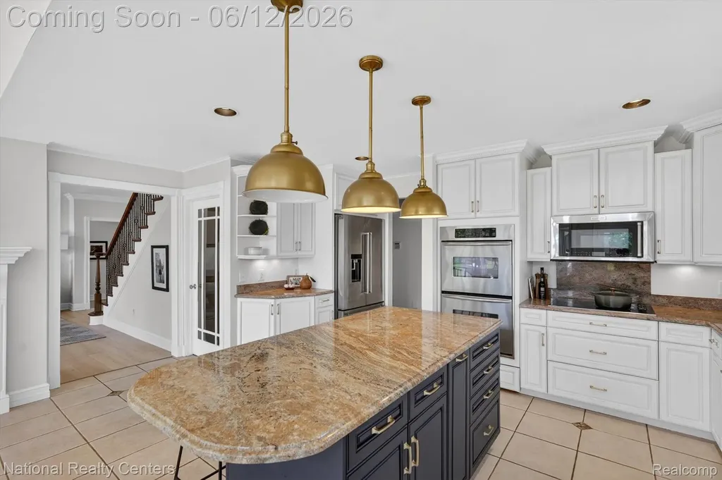 1042 Saint Andrews Highland Charter Township MI 48357