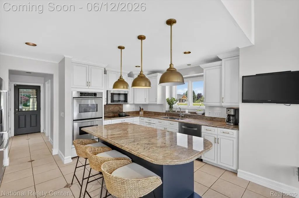 1042 Saint Andrews Highland Charter Township MI 48357
