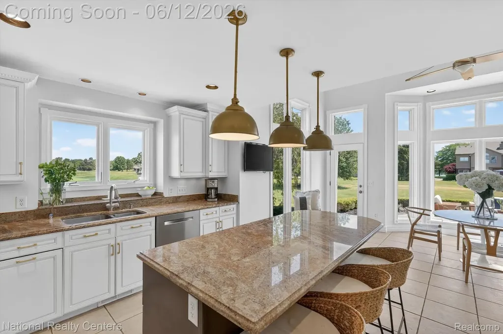 1042 Saint Andrews Highland Charter Township MI 48357