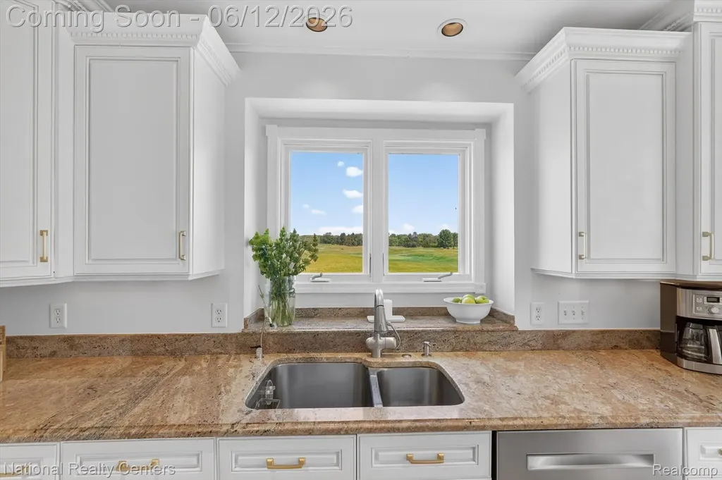 1042 Saint Andrews Highland Charter Township MI 48357
