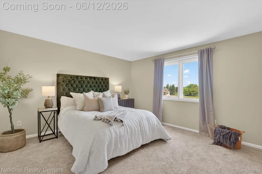 1042 Saint Andrews Highland Charter Township MI 48357