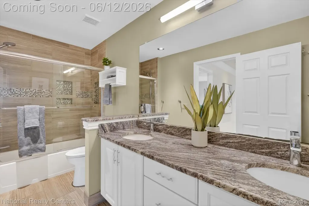 1042 Saint Andrews Highland Charter Township MI 48357