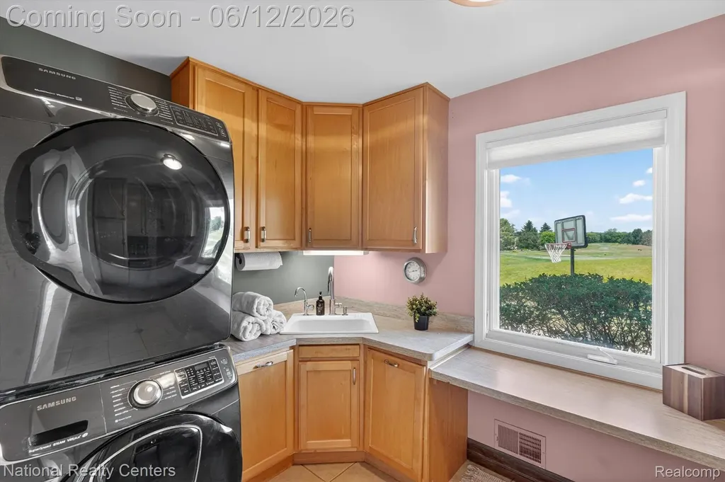 1042 Saint Andrews Highland Charter Township MI 48357