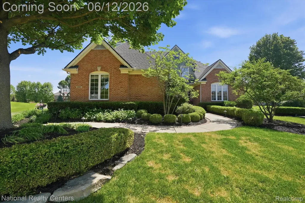 1042 Saint Andrews Highland Charter Township MI 48357