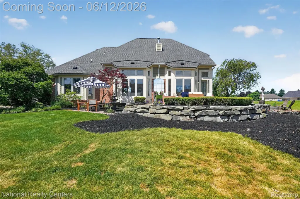 1042 Saint Andrews Highland Charter Township MI 48357