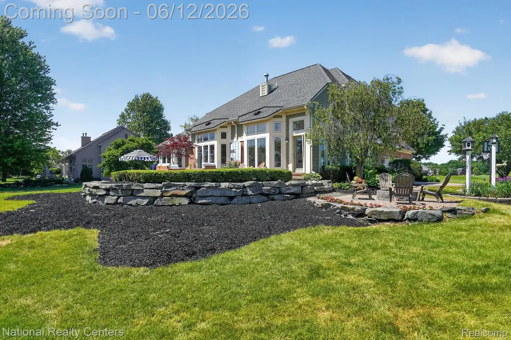 1042 Saint Andrews Highland Charter Township MI 48357