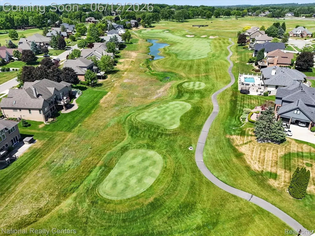 1042 Saint Andrews Highland Charter Township MI 48357