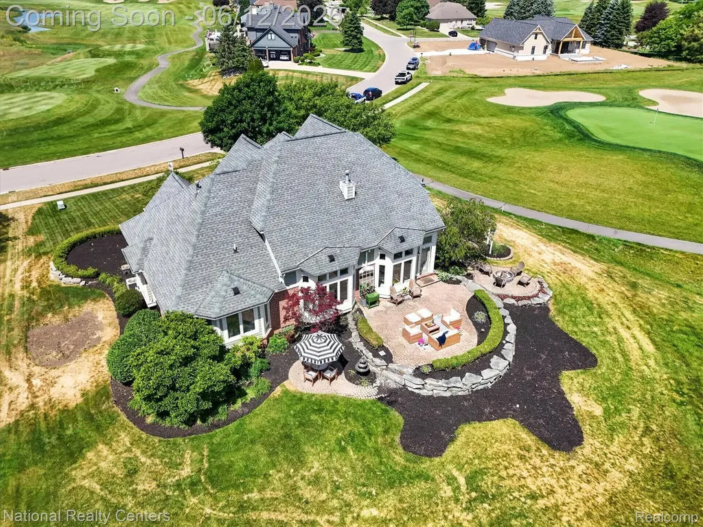 1042 Saint Andrews Highland Charter Township MI 48357