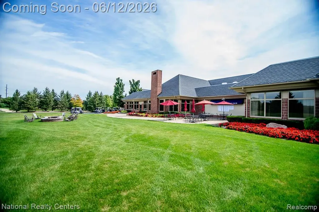 1042 Saint Andrews Highland Charter Township MI 48357