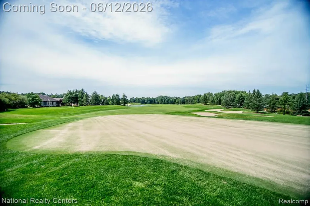 1042 Saint Andrews Highland Charter Township MI 48357