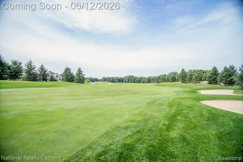 1042 Saint Andrews Highland Charter Township MI 48357