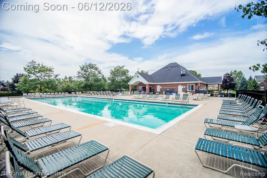 1042 Saint Andrews Highland Charter Township MI 48357