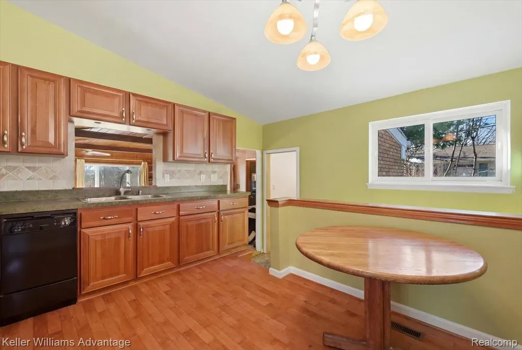 52433 Ihla Street Shelby Charter Township MI 48316