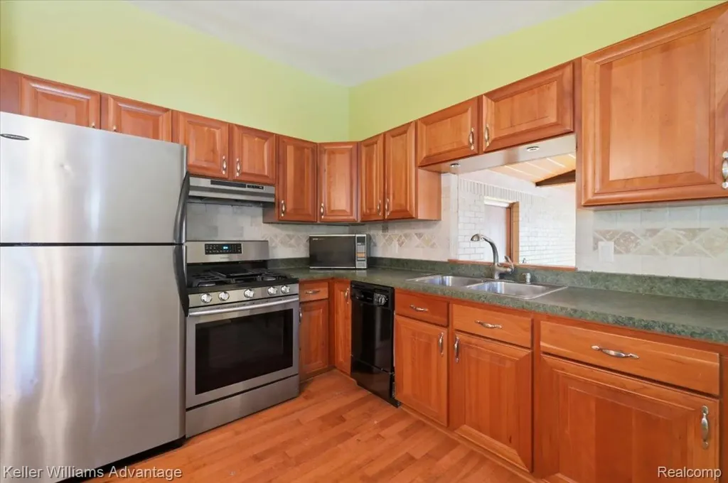 52433 Ihla Street Shelby Charter Township MI 48316