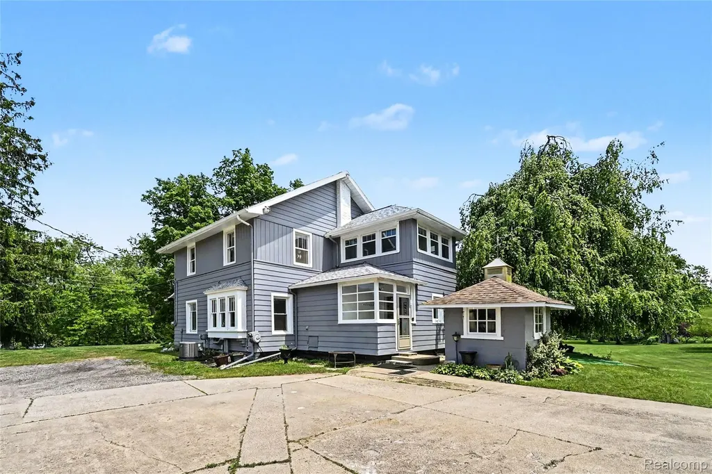 10810 Petrieville Highway Eaton Rapids Township MI 48827