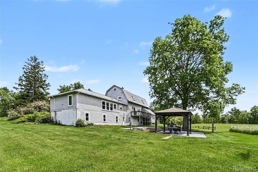 10810 Petrieville Highway Eaton Rapids Township MI 48827