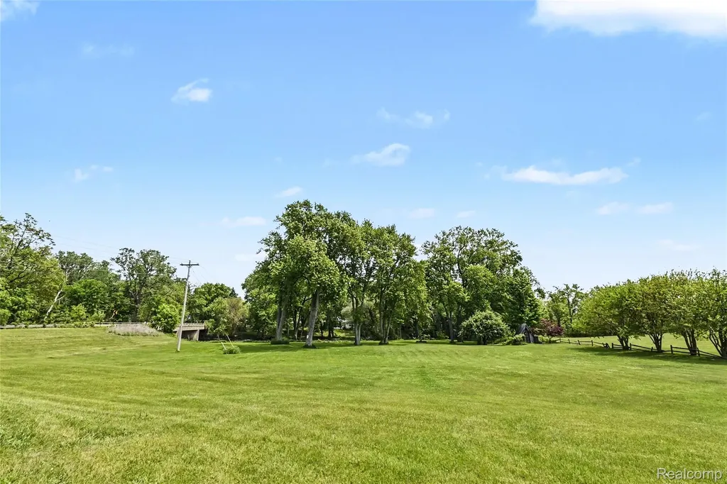 10810 Petrieville Highway Eaton Rapids Township MI 48827