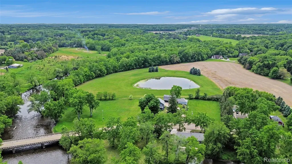 10810 Petrieville Highway Eaton Rapids Township MI 48827