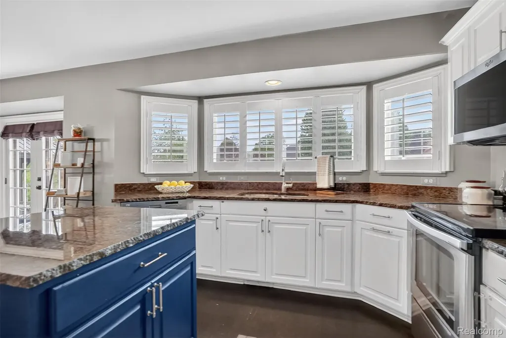 46582 Middle Brook Drive Macomb Township MI 48044