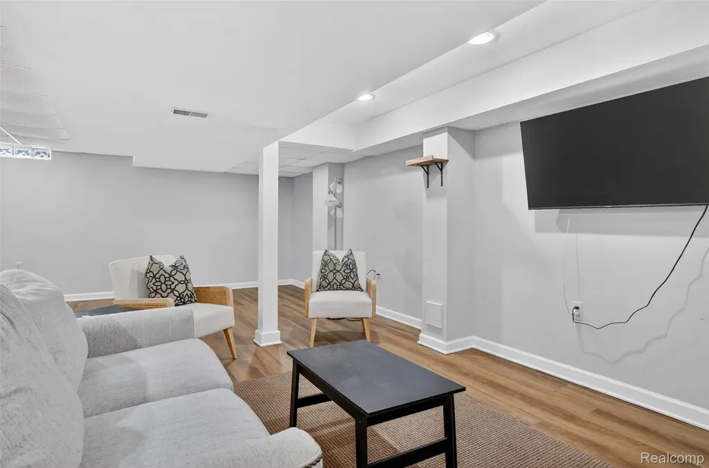 46582 Middle Brook Drive Macomb Township MI 48044