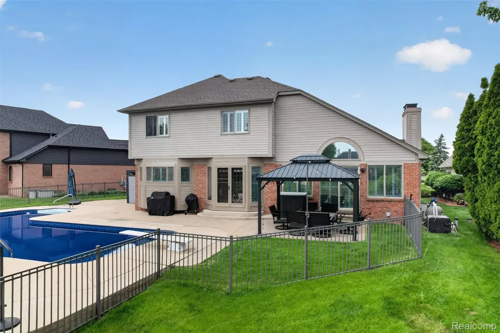 46582 Middle Brook Drive Macomb Township MI 48044