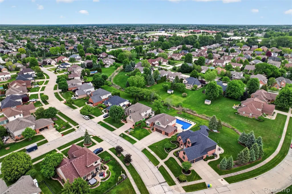 46582 Middle Brook Drive Macomb Township MI 48044