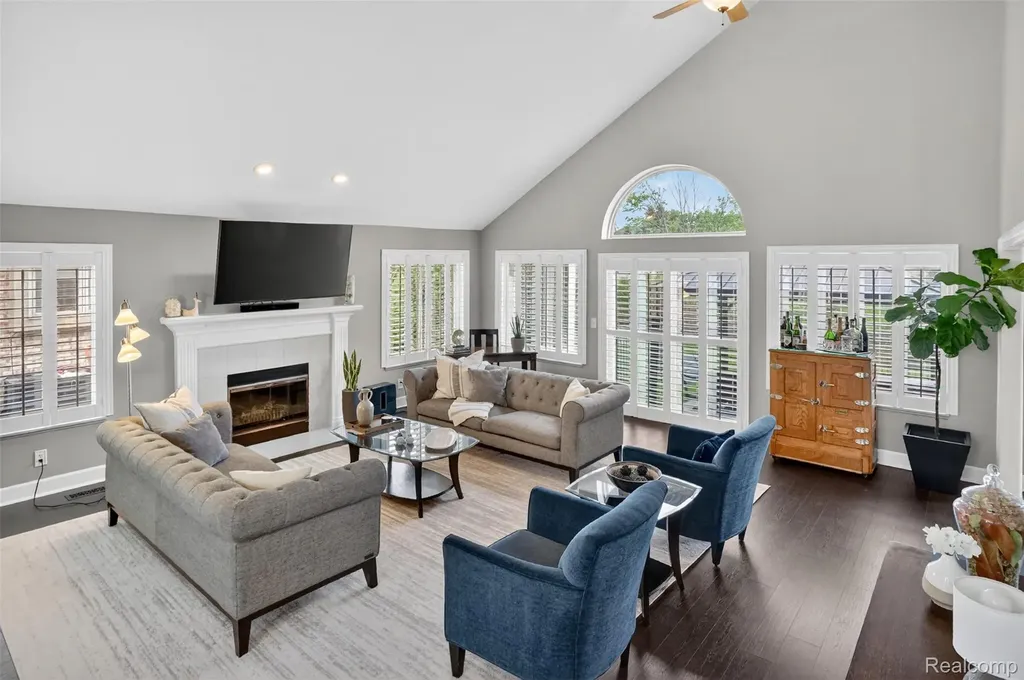 46582 Middle Brook Drive Macomb Township MI 48044