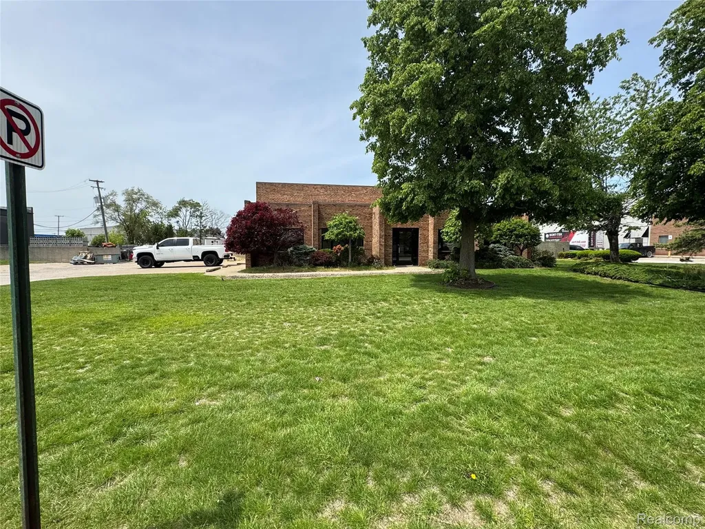 1955 Bellingham Drive Troy City MI 48083