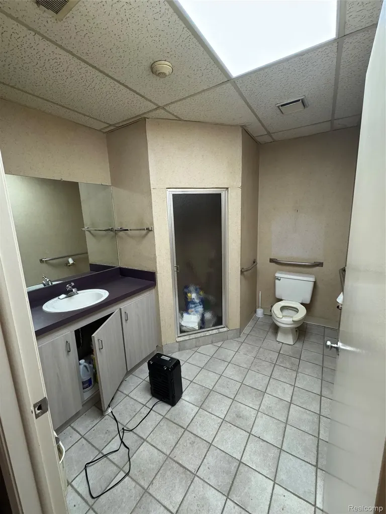 1955 Bellingham Drive Troy City MI 48083