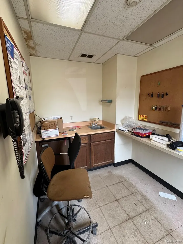 1955 Bellingham Drive Troy City MI 48083