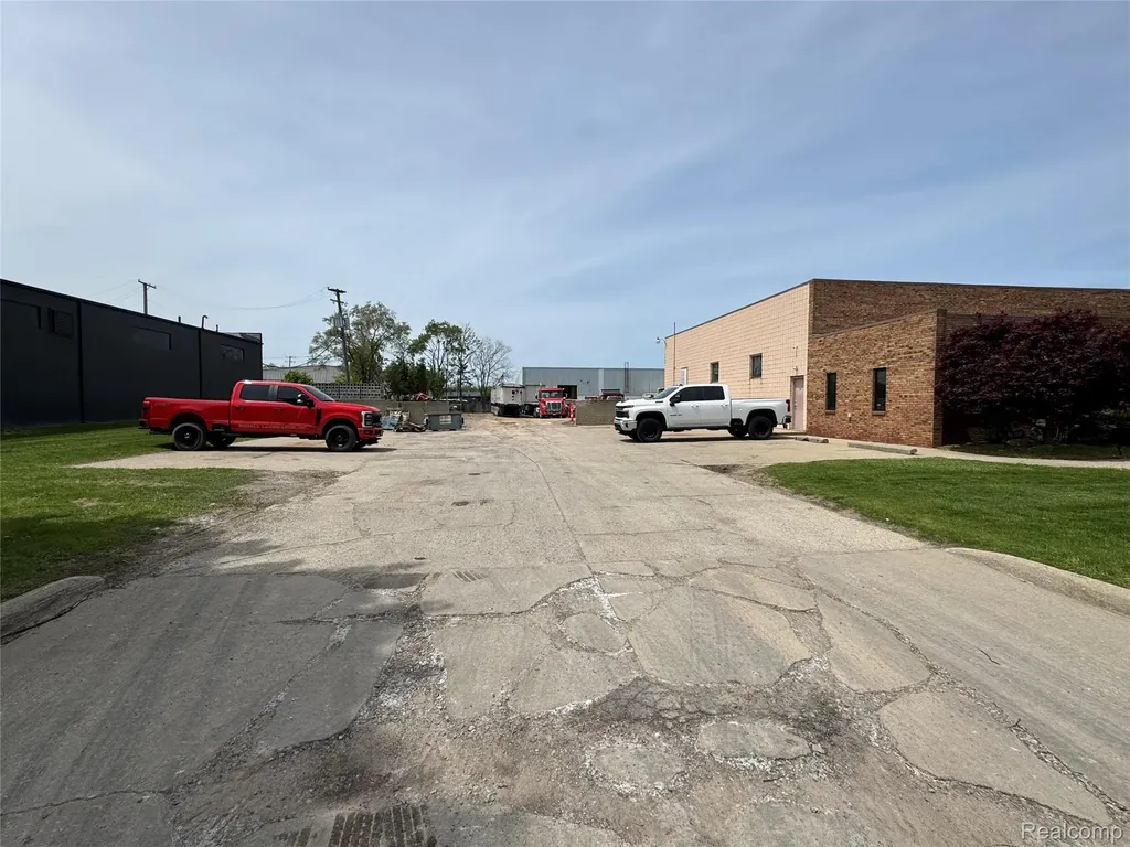 1955 Bellingham Drive Troy City MI 48083