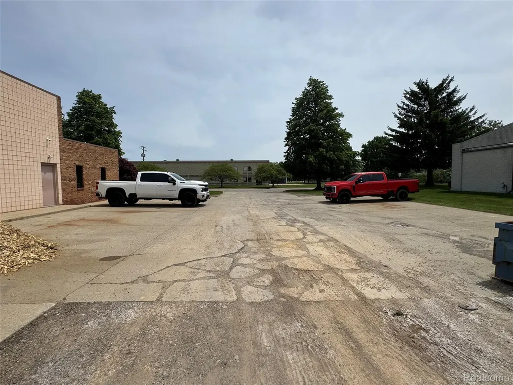 1955 Bellingham Drive Troy City MI 48083