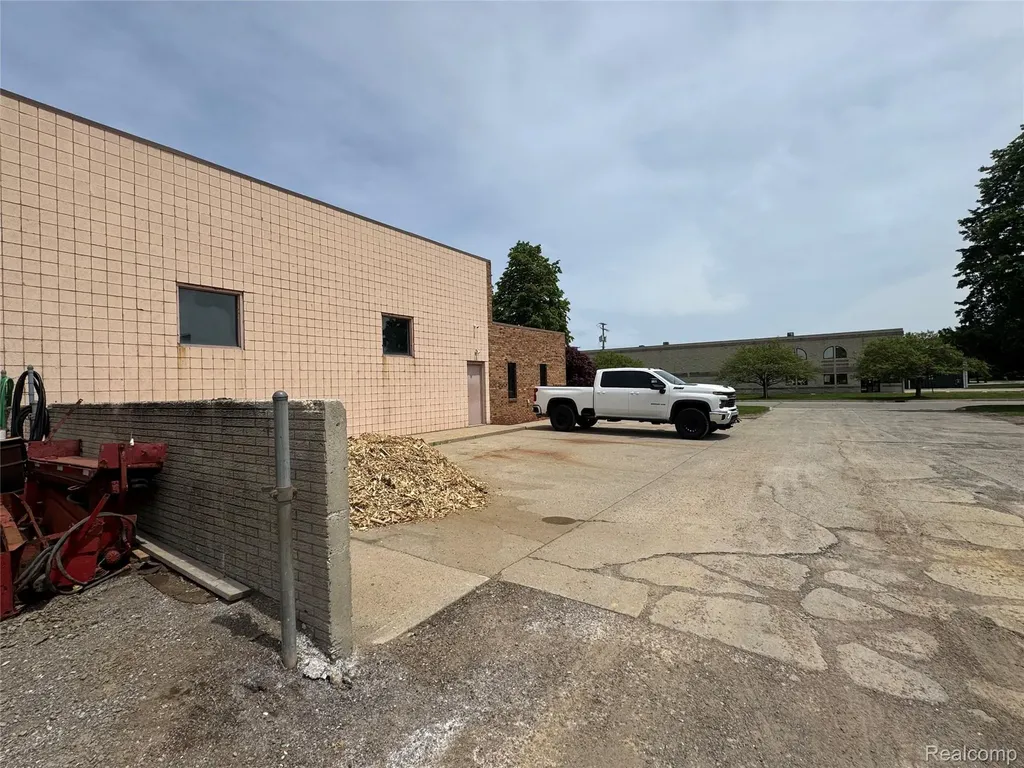 1955 Bellingham Drive Troy City MI 48083