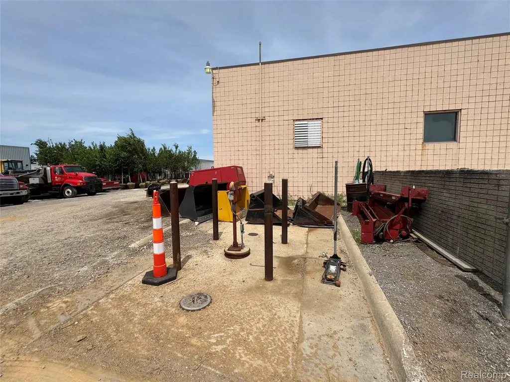 1955 Bellingham Drive Troy City MI 48083