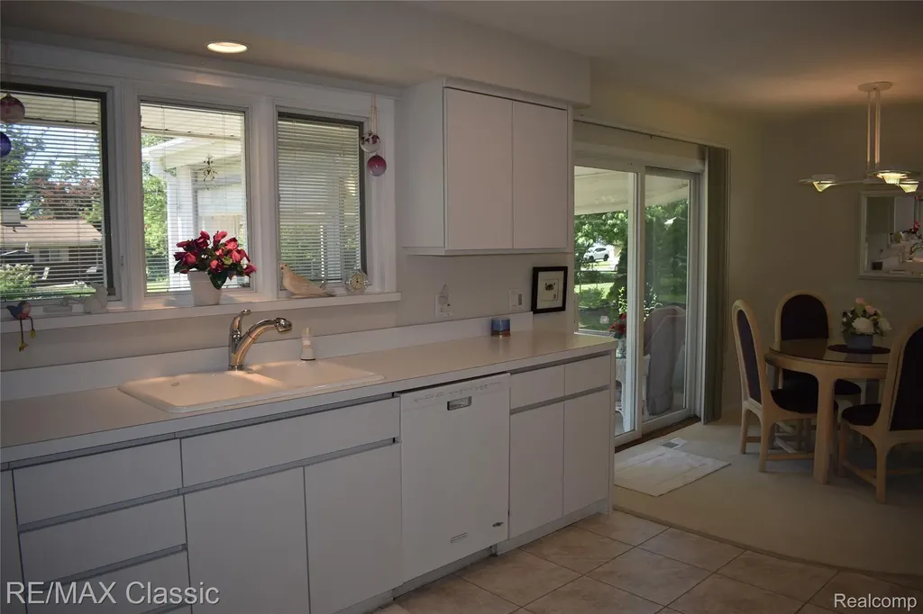 41147 S Mcmahon Circle Novi City MI 48375