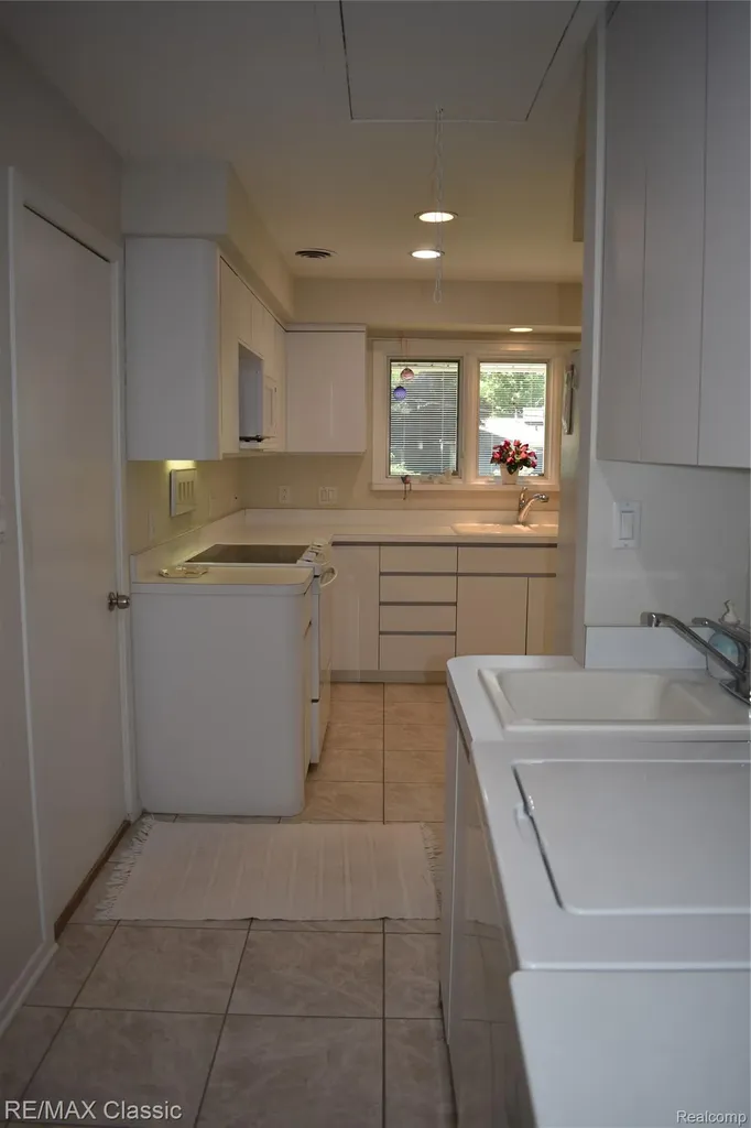 41147 S Mcmahon Circle Novi City MI 48375