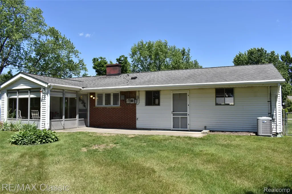 41147 S Mcmahon Circle Novi City MI 48375