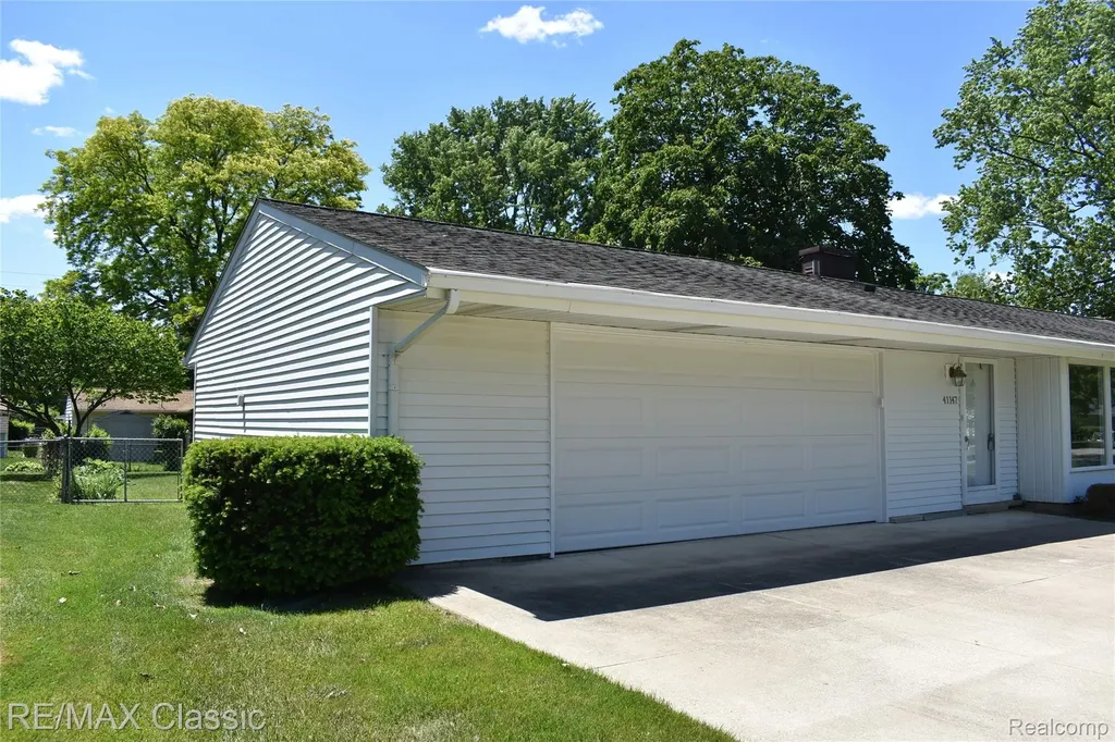 41147 S Mcmahon Circle Novi City MI 48375