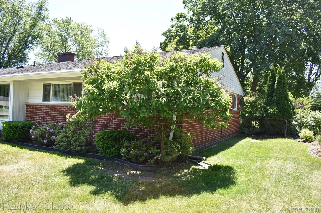 41147 S Mcmahon Circle Novi City MI 48375