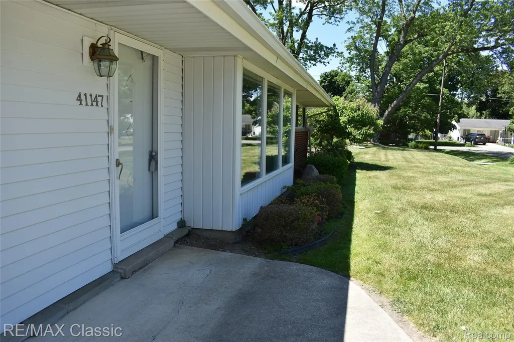41147 S Mcmahon Circle Novi City MI 48375