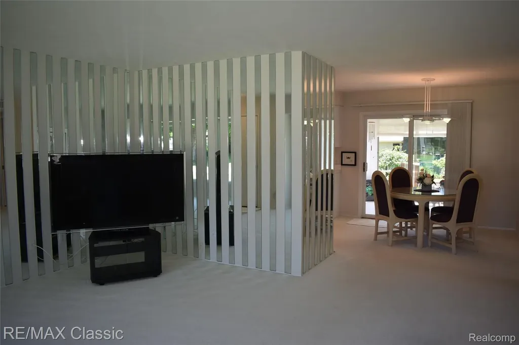 41147 S Mcmahon Circle Novi City MI 48375